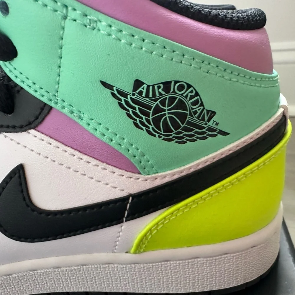 NIKE AIR JORDAN BOYS Sz 4 white/ black/ neon green/ purple,& turquoise Mid rise